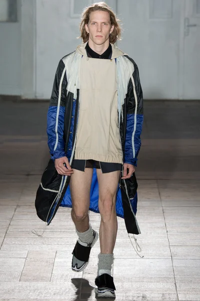 Look 10